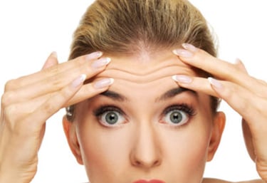 Botox para eliminar arrugas en frente, entrecejo y patas de gallo.