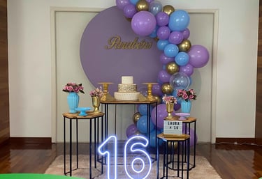Aluguel de decoração teen lilás e dourado na Freguesia do Ó com mesa decorada moderna para festa