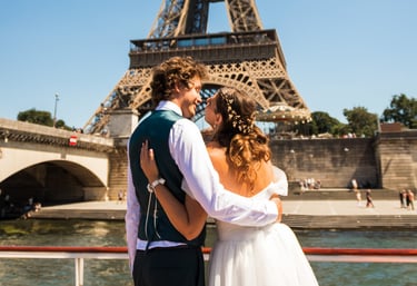 Mariage à Paris sur la Seine, vue sur la Tour Eiffel