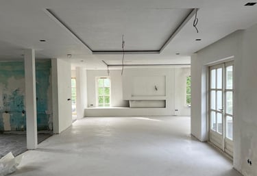 Renovatie van een woonruimte met voorbereidingen voor inbouwverlichting en strak afgewerkt plafond, - MW Elektra Techniek