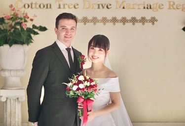 香港婚禮新娘化妝跟妝服務-我們提供全程貼身跟妝服務,從新娘子出門、男家入門、證婚、外影、晚宴迎賓、新人進場到晚宴敬酒的所有婚禮環節,我們都盡心為新娘子提供貼心+貼身的跟妝服務