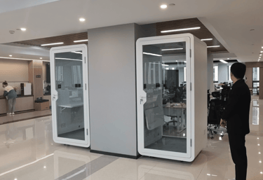Compact 1-person soundproof office pod for private calls and focused work
