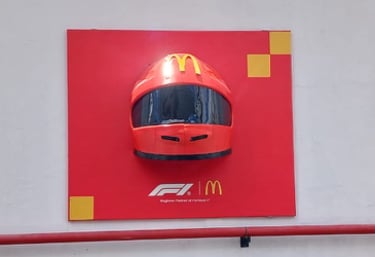 Gigantografía de casco para automac. Impresión 3D, diseño industrial y gráfico para comunicación de 