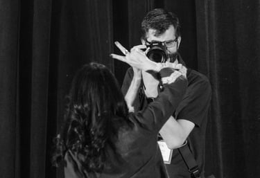 Ben photographing a guest at Phoenix Fan Fusion. Photo courtesy of photosbydafire.com