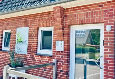 Hotel DunenNest - Ansicht vom Eingang und Schlüsselkasten, links neben der Tür