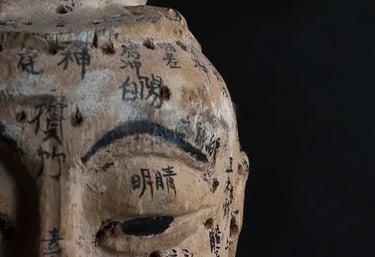 visage chinois montrant les méridiens et les points d'acupuncture