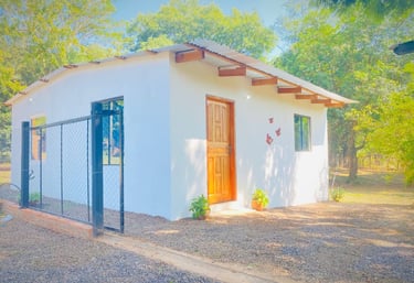 Möbliertes Haus auf umzäuntem Grundstück in Mbocayaty