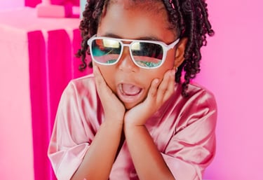 Retrato natural de bebé riendo con su mamá en Bogotá