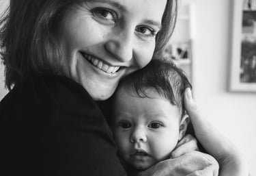 photographe de naissance en Seine et Marne, style naturel et spontané, noir et blanc