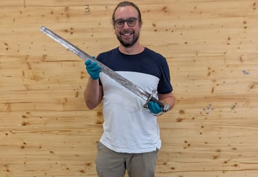 Image of Gabriele Culot showing a 16th century katzbalger.