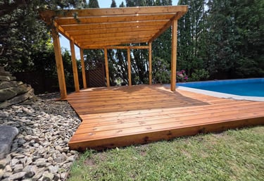 a wooden deck with a pergolized decking and a pergolized deck
