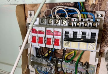 Elavult biztosítéktábla