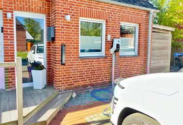 Hotel DunenNest - Hausansicht, Ladestation