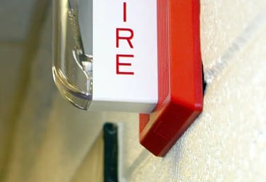 انظمة انذار حريق متطورة ومتكاملة مع انظمة الدخول والخروج وانظمة القوى والتكييف