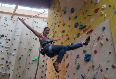 Individual climbing course in Vienna (Marswiese climbing gym, climbing course participant has fun).
