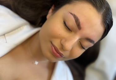 a woman with a white shirt and a white shirt