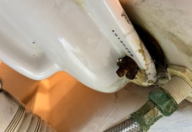 Leaking toilet cistern