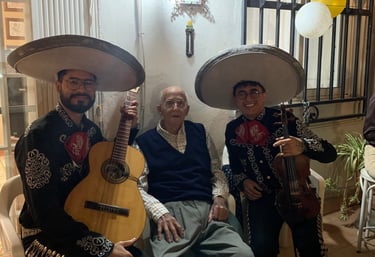 Mariachi para cumpleaños en Madrid animando la celebración