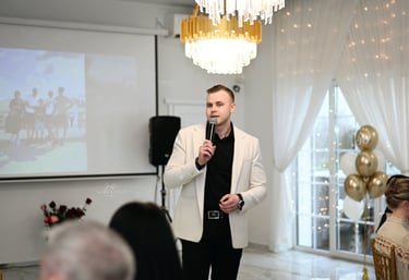 Renginių vedėjas Arjuš Kuranovič linksmino svečius gimtadienio proga