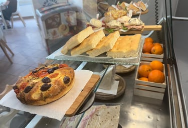 Prodotti serviti per aperitivo dal Bar Camillo Caffè a Santena