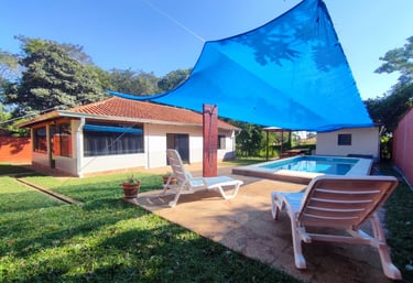 Möbliertes Wohnhaus mit Garten, Pool und Glasfaser-Internet in Independencia / Planta Urbana