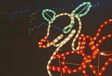 Une guirlande de noël en forme de biche