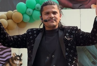 Dheeraj is the best birthday party magician in Delhi India.