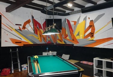 Graffiti mural en pared interior de Asociación cannábica. Barcelona, Mallorca