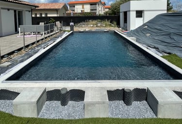 Construction d'une piscine à Mios de 9m x 4m, liner gris anthracite