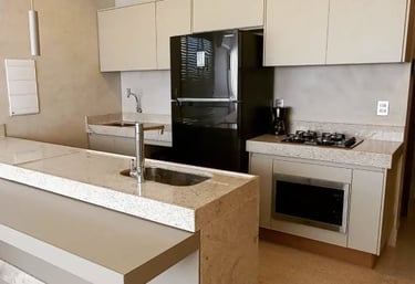 Cozinha moderana com tons em cinza