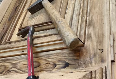 renowacja zabytkowych drzwi