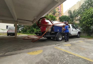 desentupimento com sucção e com hidrojateamento