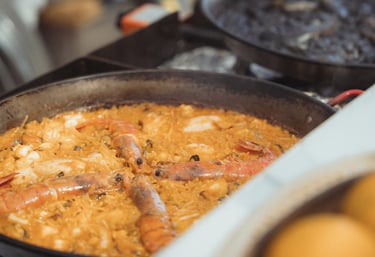 Paella espagnole aux fruits de mer, spécialité du restaurant Playa Amor à Leucate