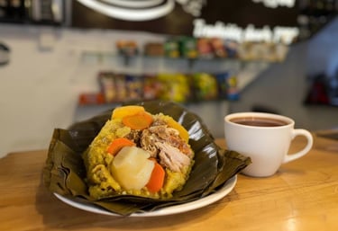 Tamal tolimense en La Barra Coffee Bar Cajamarca Tolima