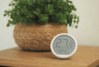 Hygrometer in babykamer meet luchtvochtigheid