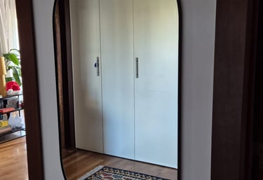 Pendurar espelhos e pendurar quadros