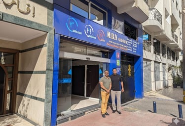 verre LED transparent vitrine vitrine magasin avec LED glass écran LED glass sur vitrage film LED