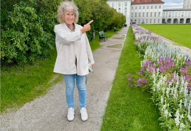 German teacher Uschi leading a Walk and Talk German session in Munich