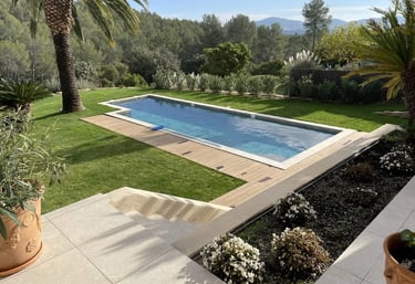 Grande piscine luxueuse réalisé par EGPR