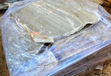 pedra carranca lajão verde no palete direto da pedreira jazida própria melhor preço, fácil instalar 