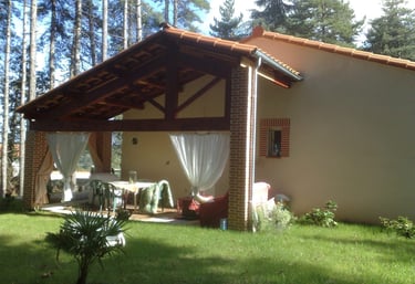 Maison avec arche en pierres