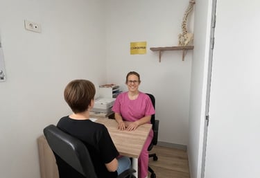 Emmanuelle Lossec Kinésithérapeute à Landerneau avec une patiente