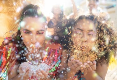 lányok buliban BikkesBusz