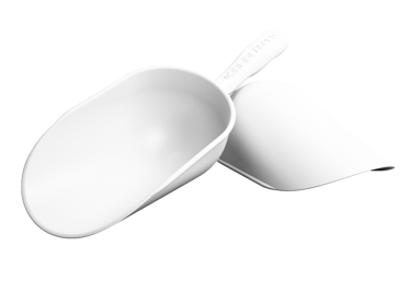 Weiße HACCP-Schaufel in Seitenansicht. Ergonomisches Design für stabiles Handling von Lebensmitteln.