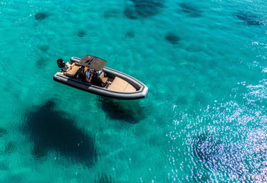 Gommone con skipper a Cagliari Five Waves Charter ideale per escursioni e relax