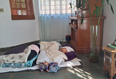 Sessão de Yoga Restaurativa em Barão Geraldo. Conforto e descanso profundo no Recanto Clara
