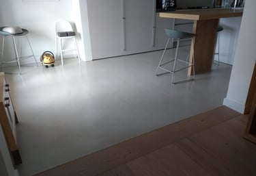 sol cuisine en niveau ajusté au parquet voisin