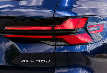 Detalhe da traseira de BMW com sistema de tração xDrive AWD