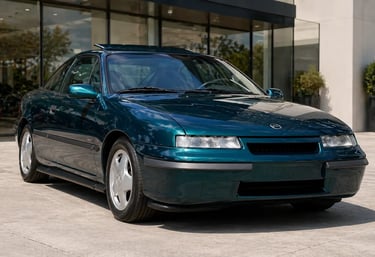carro esportivo clássico dos anos 90 em ambiente moderno com design aerodinâmico elegante