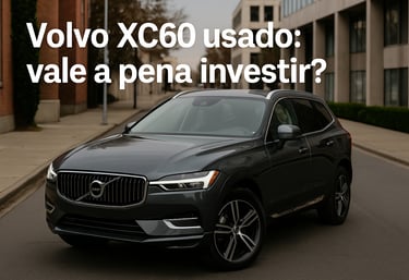 Volvo XC60 usado, modelo recente em ângulo três quartos dianteiro, estacionado em rua urbana limpa